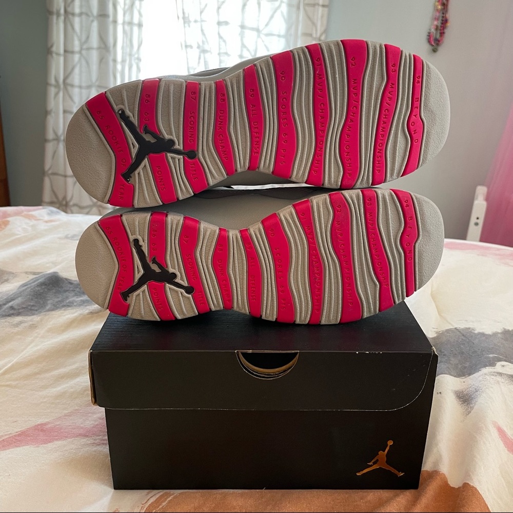 BNIB girl’s Jordan 10 in smoke grey and pink!  Size 6. - Picture 4 of 7
